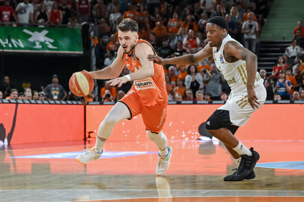 被认为是四 被认为是四